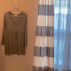 Grey tunic top. Large.